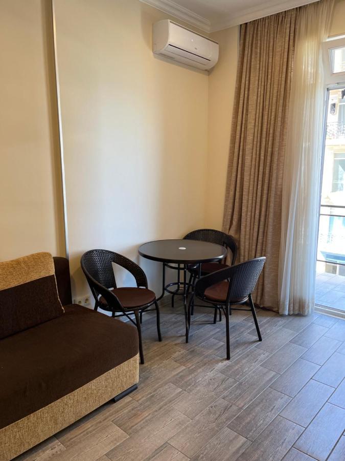 Apartments Kristo Batumi Bagian luar foto