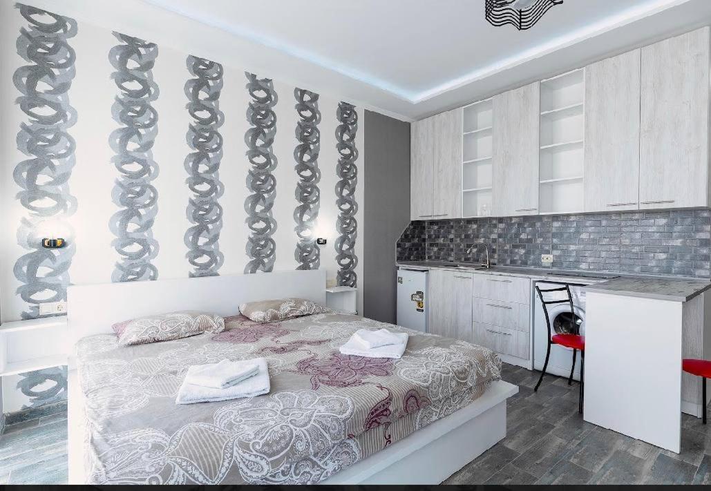 Apartments Kristo Batumi Bagian luar foto