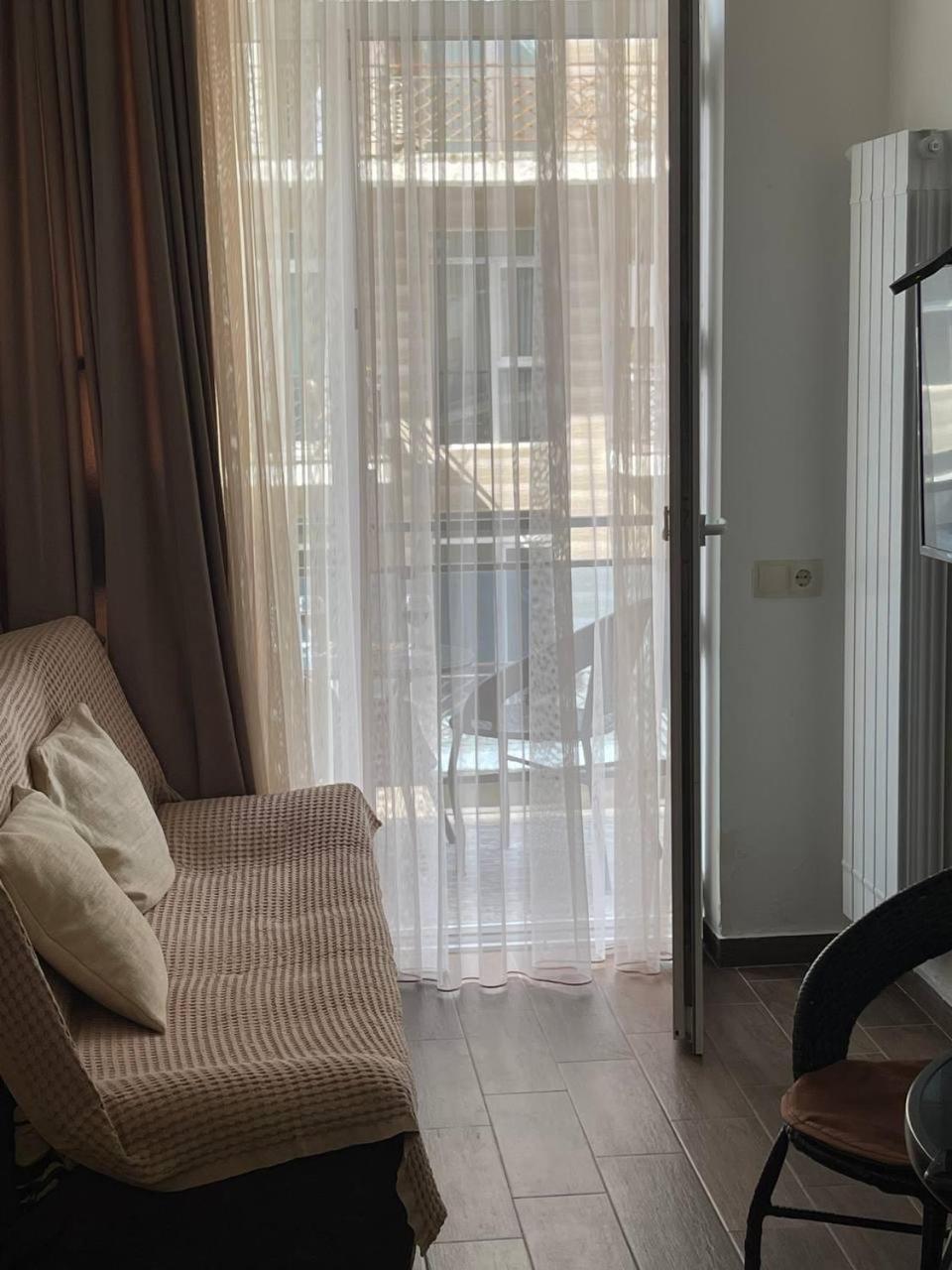 Apartments Kristo Batumi Bagian luar foto
