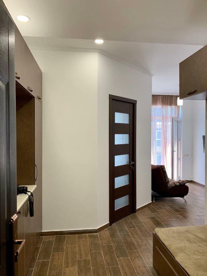Apartments Kristo Batumi Bagian luar foto