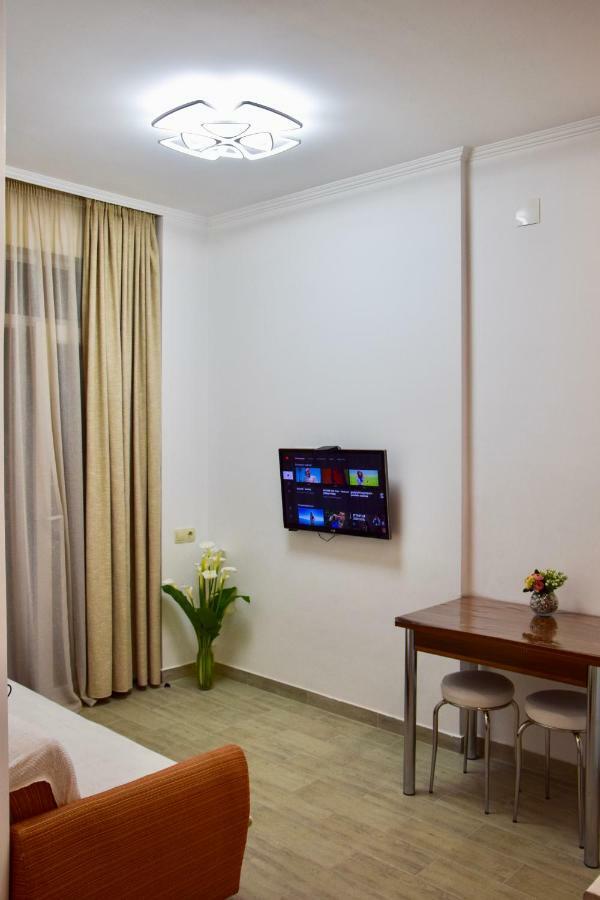 Apartments Kristo Batumi Bagian luar foto